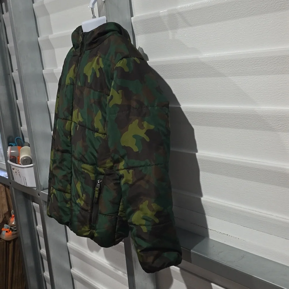Children's Green Camouflage Puffer Jacket Roebuck &‎ Co.  Size Medium 10-12